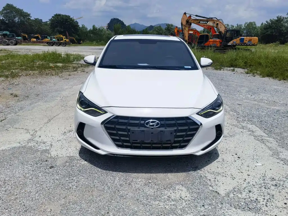HYUNDAI ELANTRA