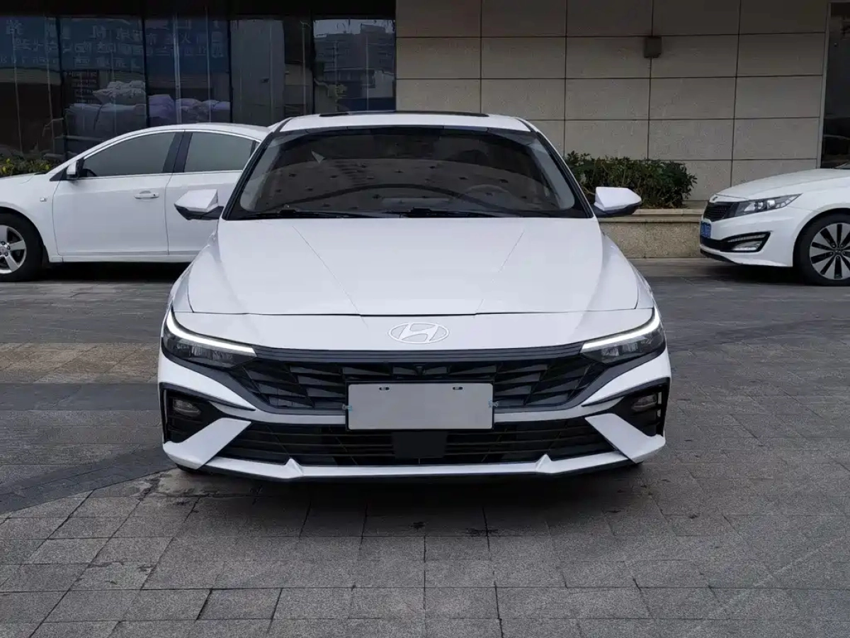 HYUNDAI ELANTRA