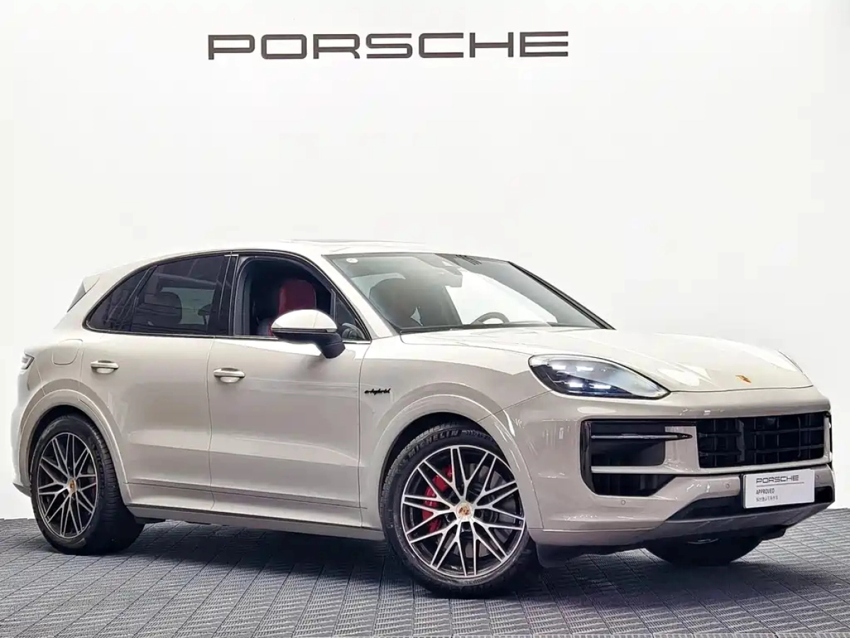 PORSCHE CAYENNE NEW ENERGY  2024