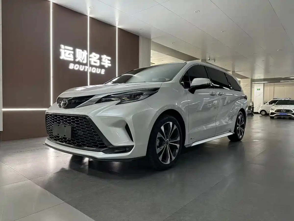 TOYOTA GRANVIA  2024