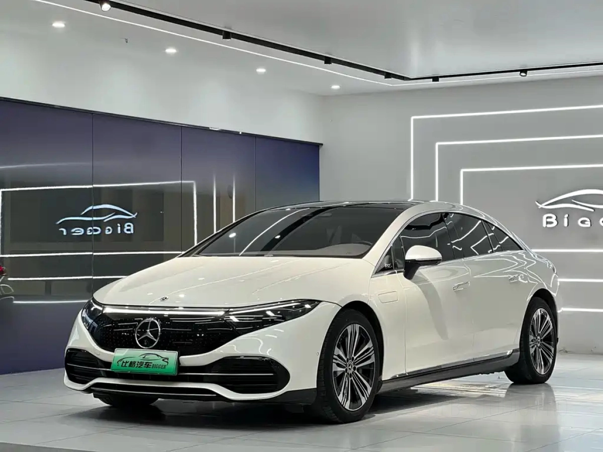 MERCEDES BENZ EQS  2024