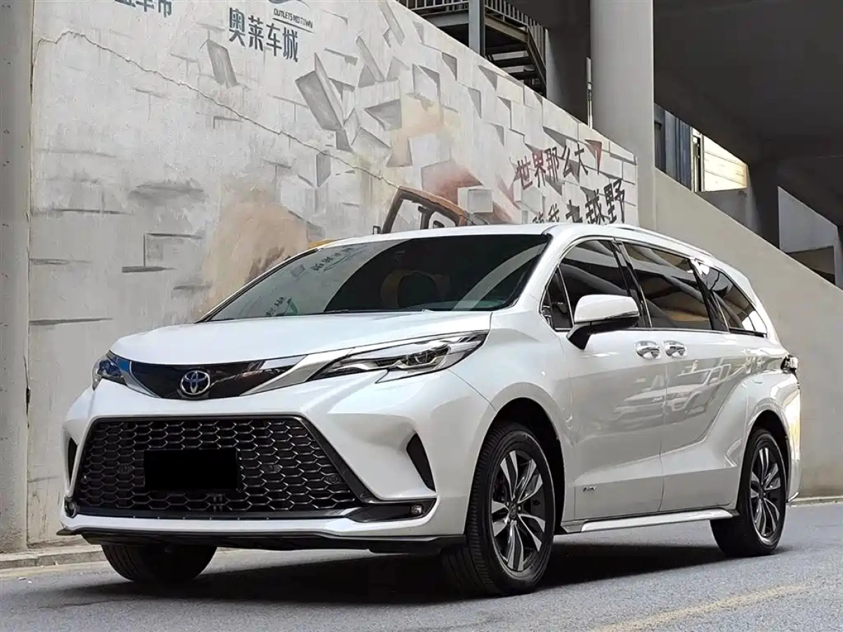 TOYOTA GRANVIA  2024