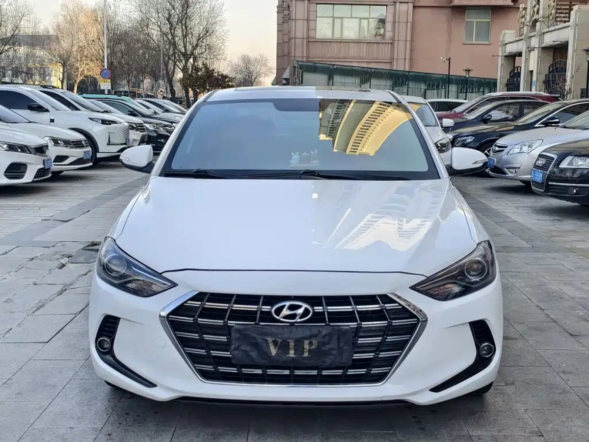 HYUNDAI ELANTRA