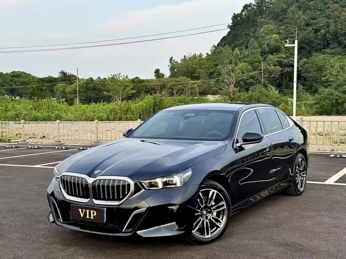 BMW 5-SERIES  2024