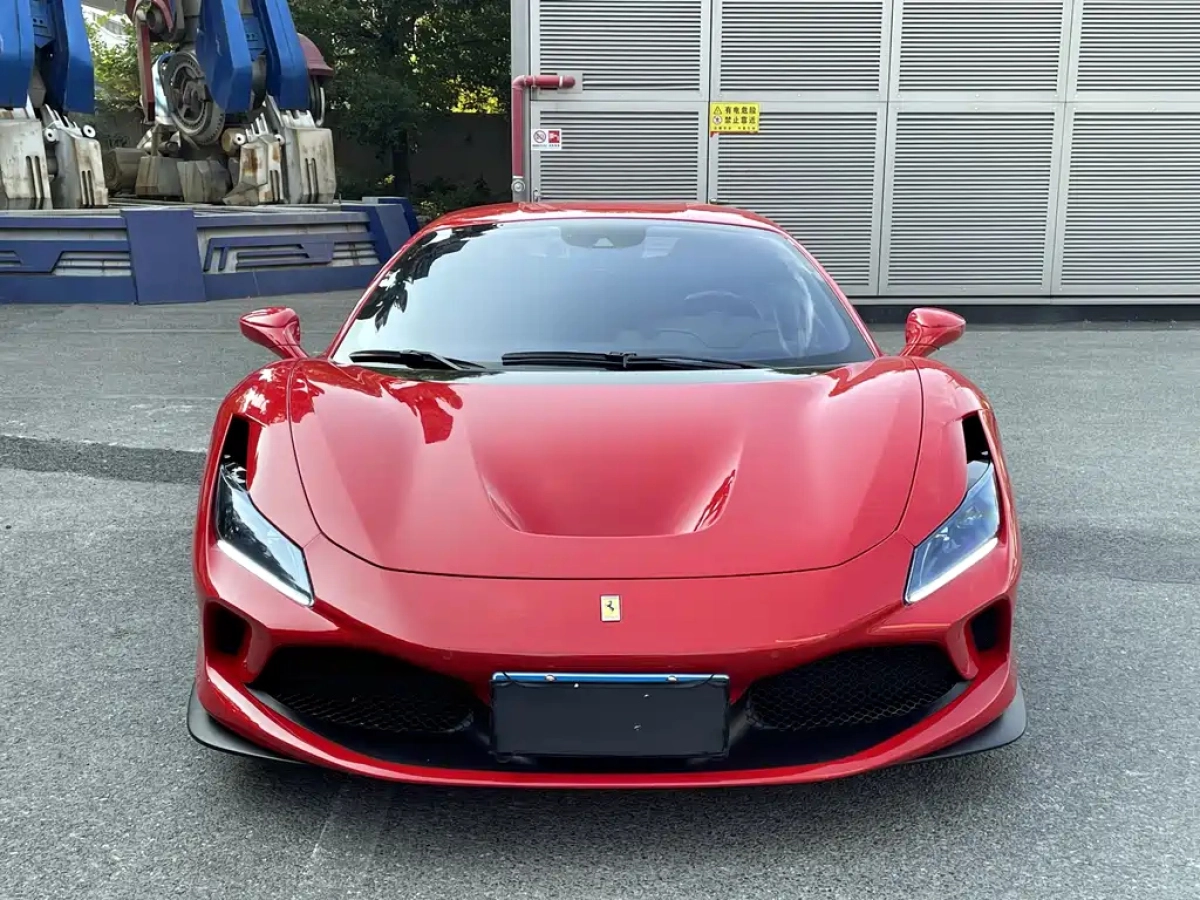 FERRARI F8