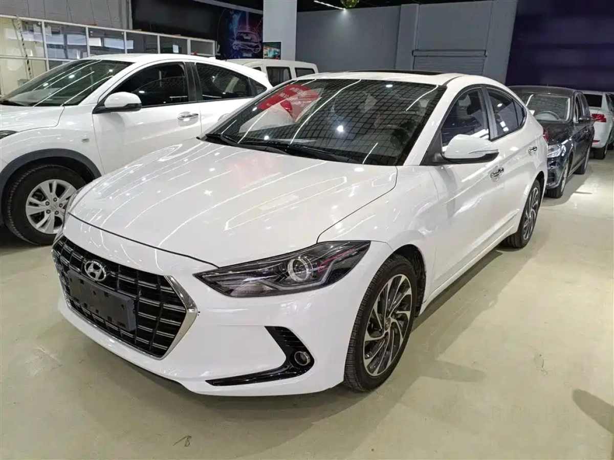 HYUNDAI ELANTRA