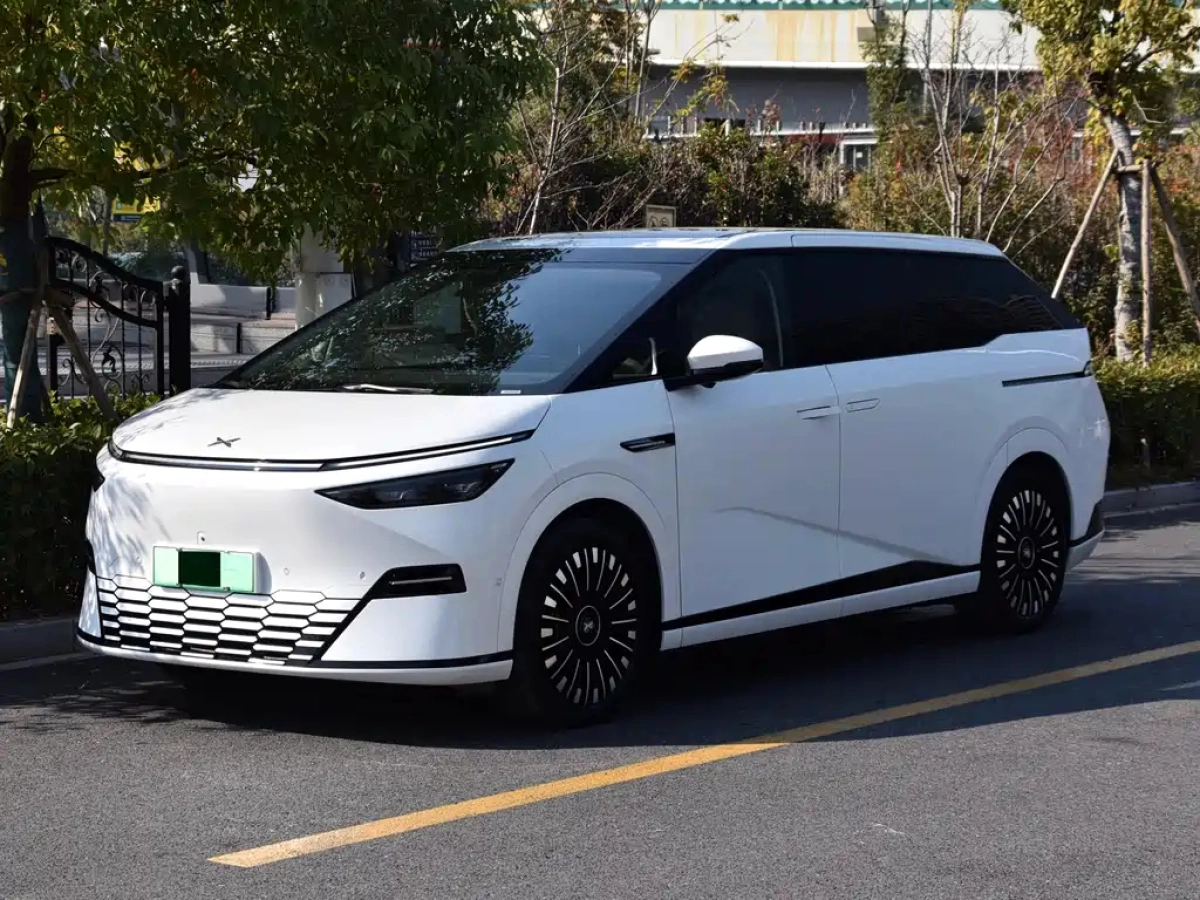 XPENG MOTORS X9  2025