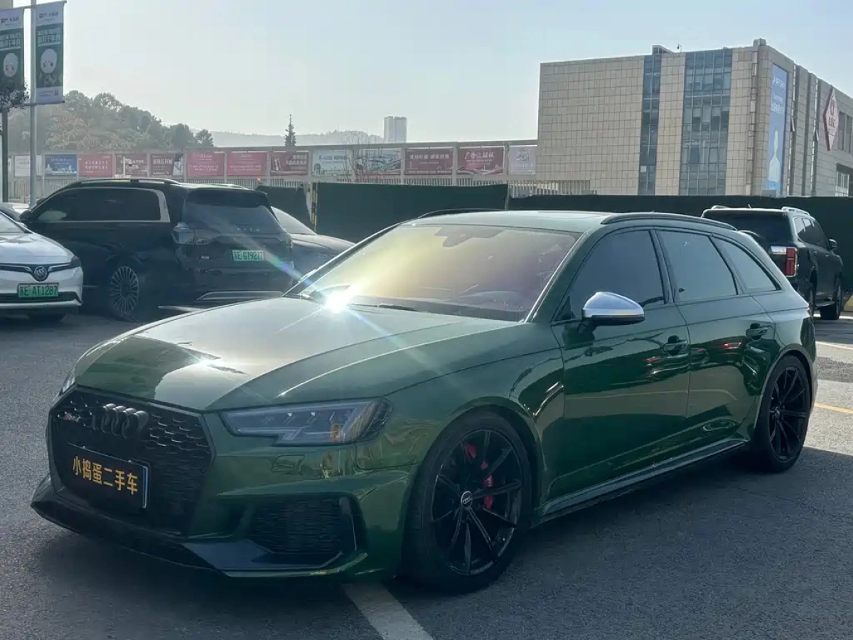 AUDI RS 4