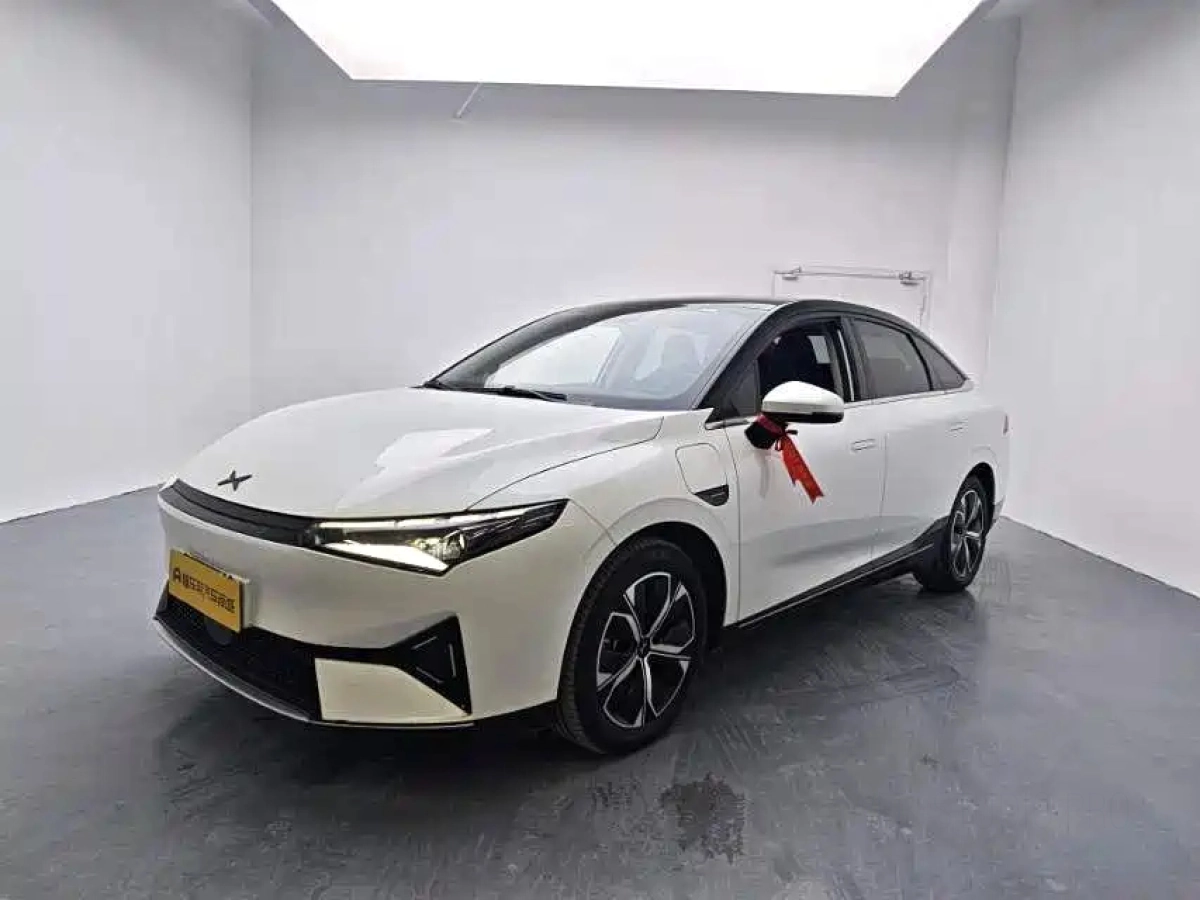 XPENG MOTORS P5  2023