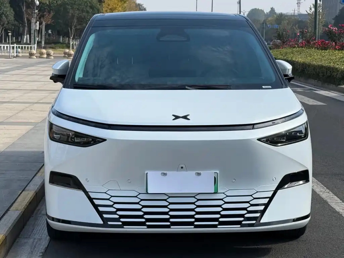 XPENG MOTORS X9  2025