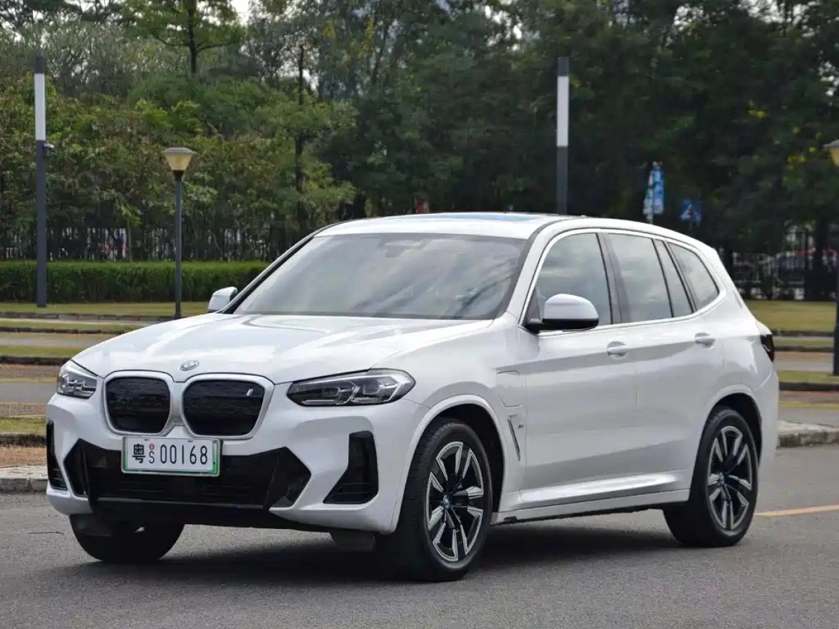 BMW IX3  2025