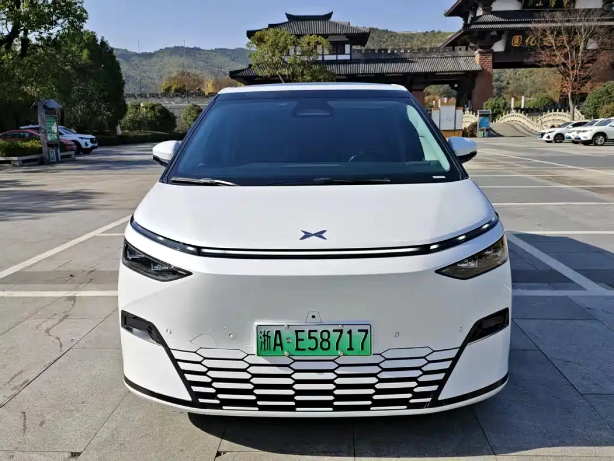 XPENG MOTORS X9  2024