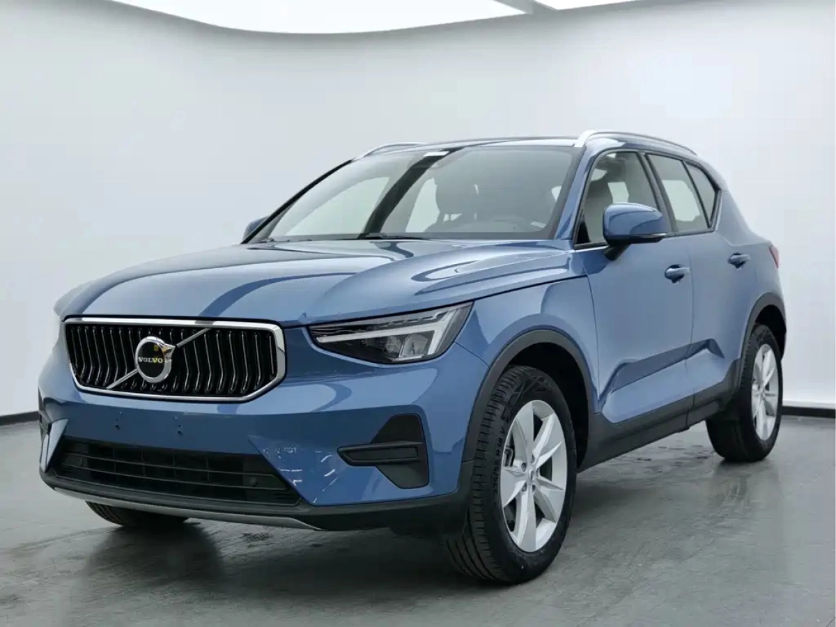 VOLVO XC40  2023