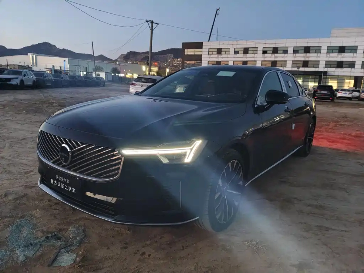 VOLVO S90