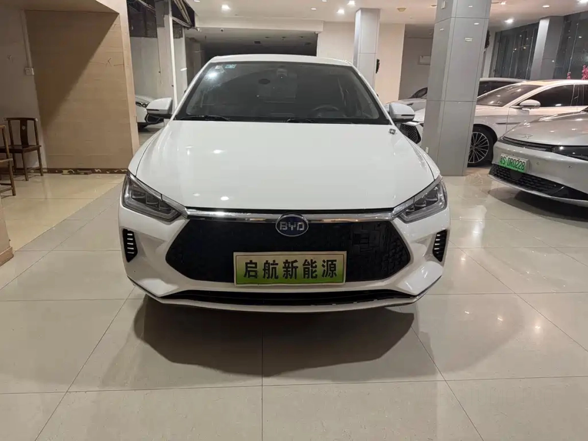 BYD E2