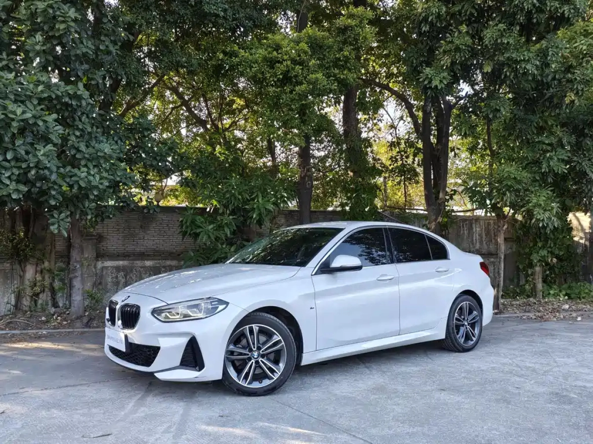 BMW 1-SERIES  2022
