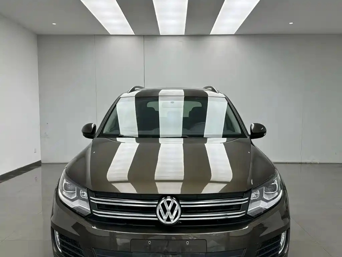 VOLKSWAGEN TIGUAN