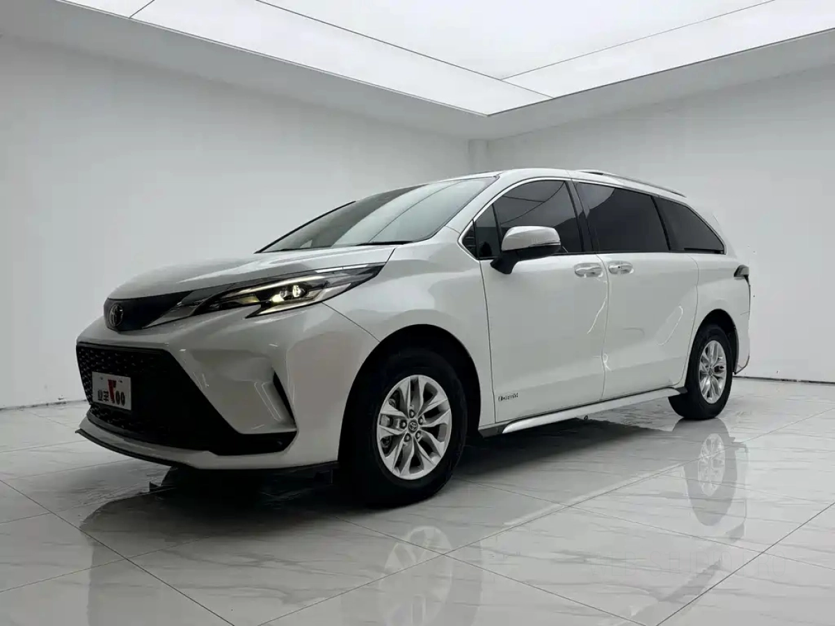 TOYOTA GRANVIA  2024