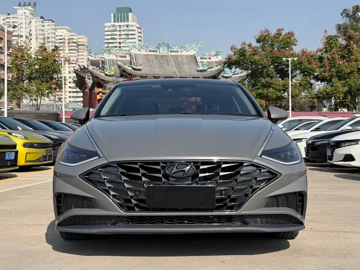 HYUNDAI SONATA
