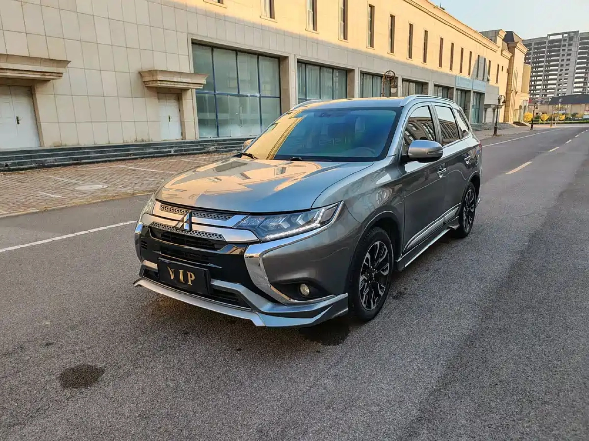 MITSUBISHI OUTLANDER