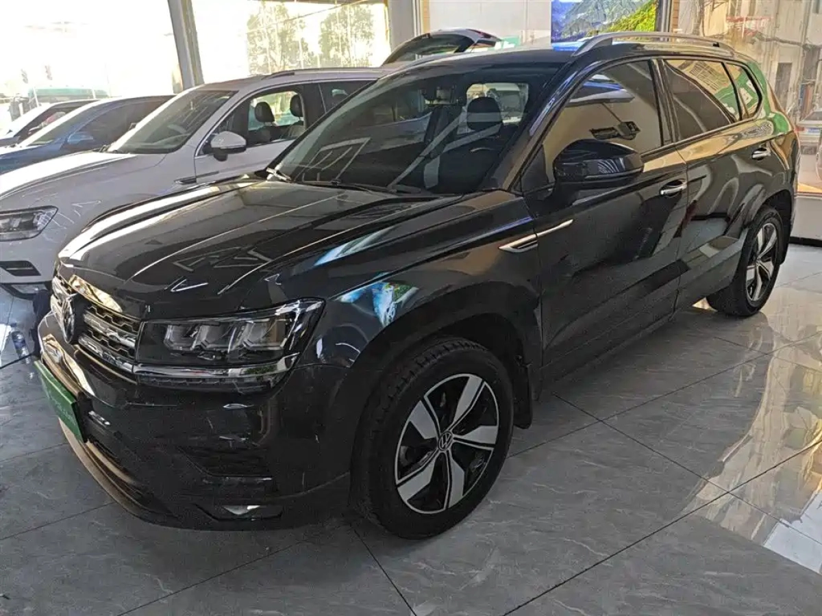 VOLKSWAGEN THARU  2022