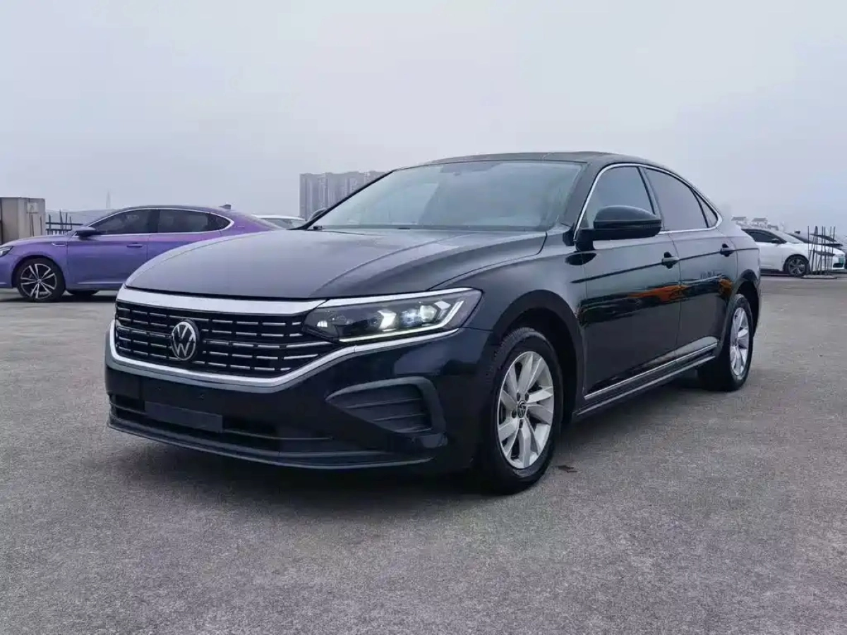 VOLKSWAGEN PASSAT  2024