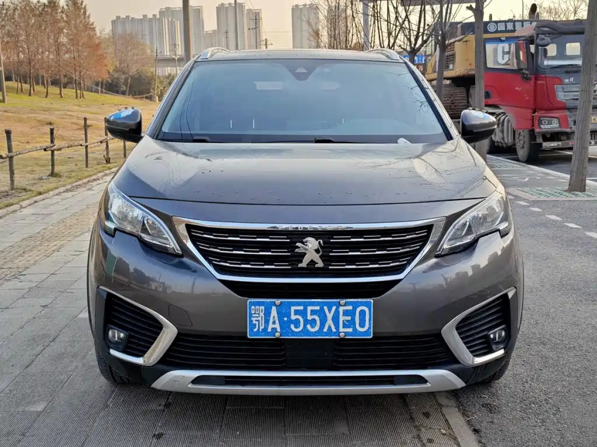 PEUGEOT 5008