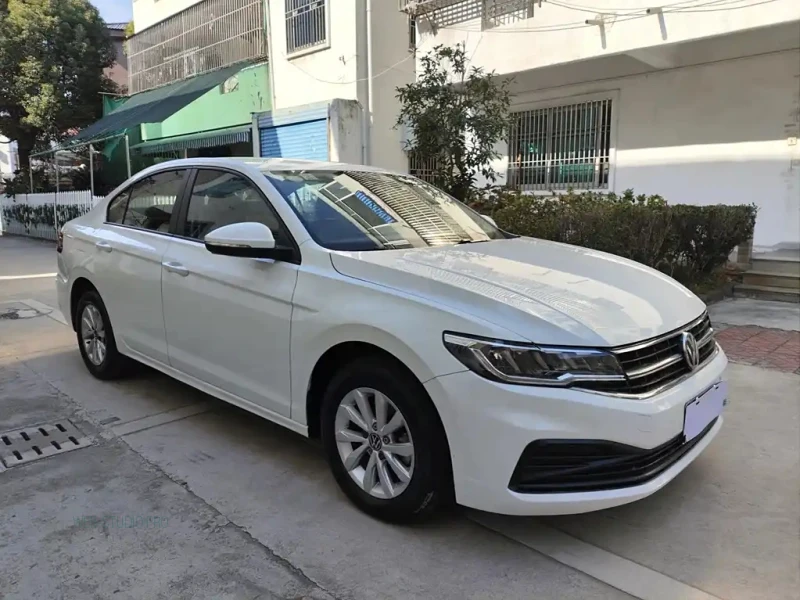 VOLKSWAGEN BORA
