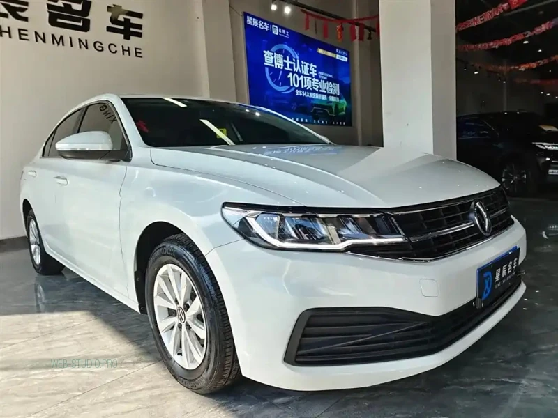 VOLKSWAGEN BORA