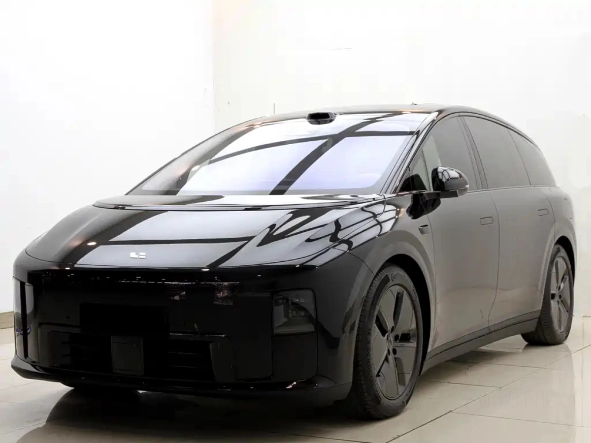 LI AUTO I8  2025