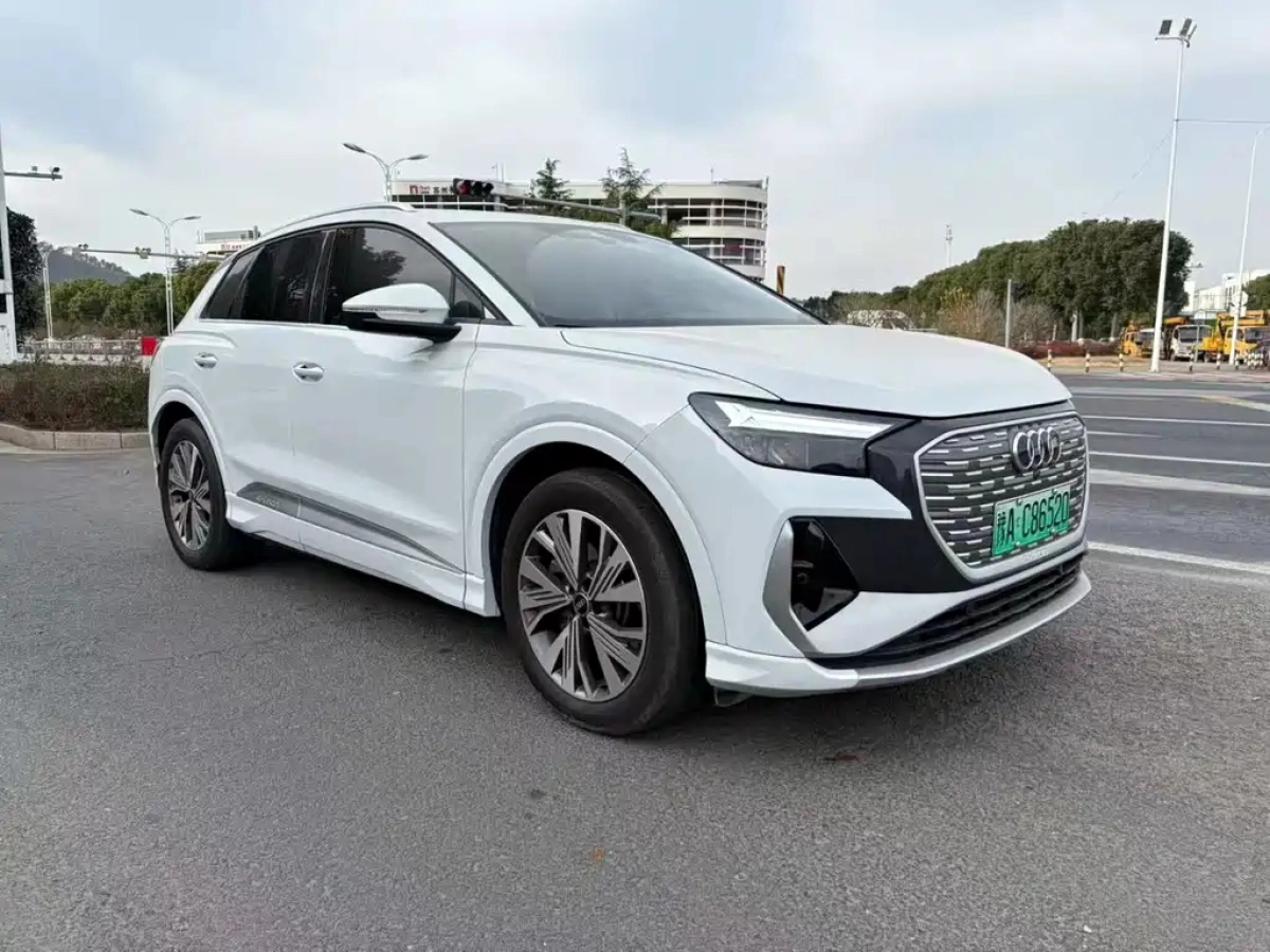 AUDI Q4 E-TRON  2024