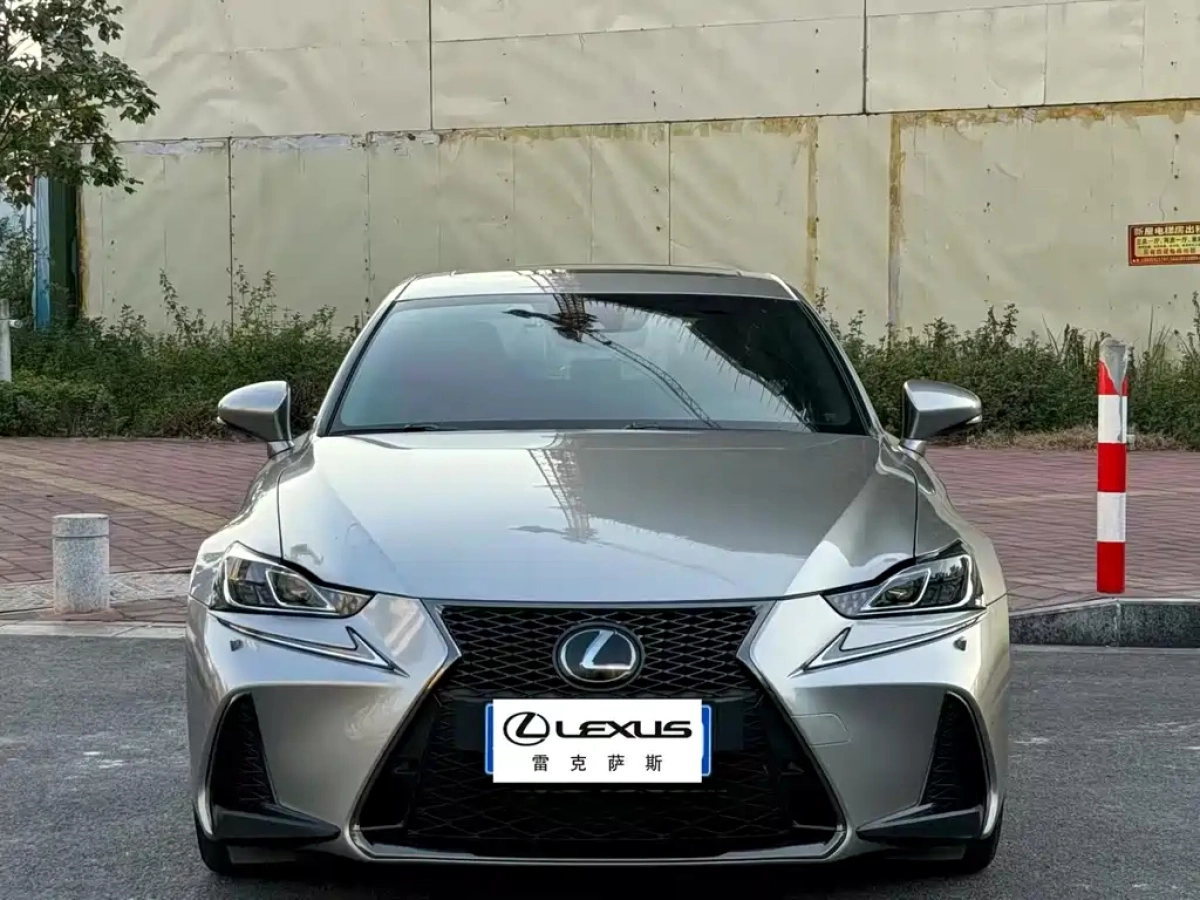 LEXUS IS
