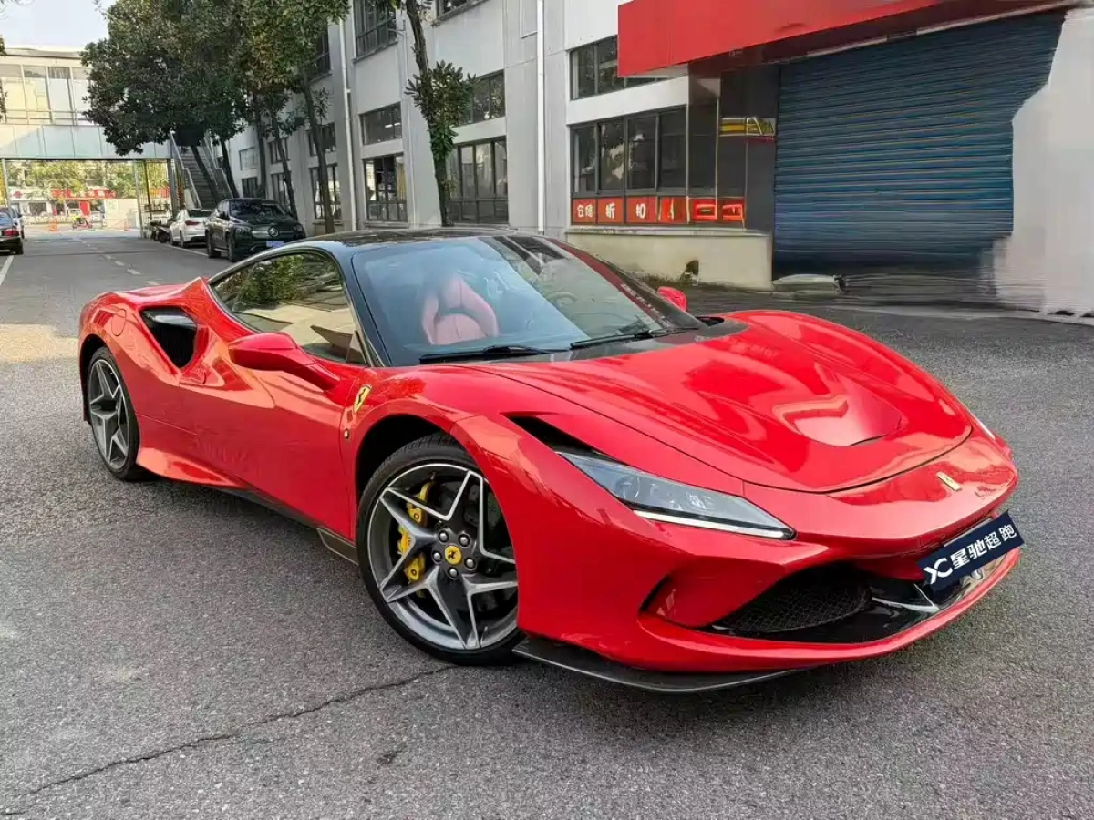 FERRARI F8