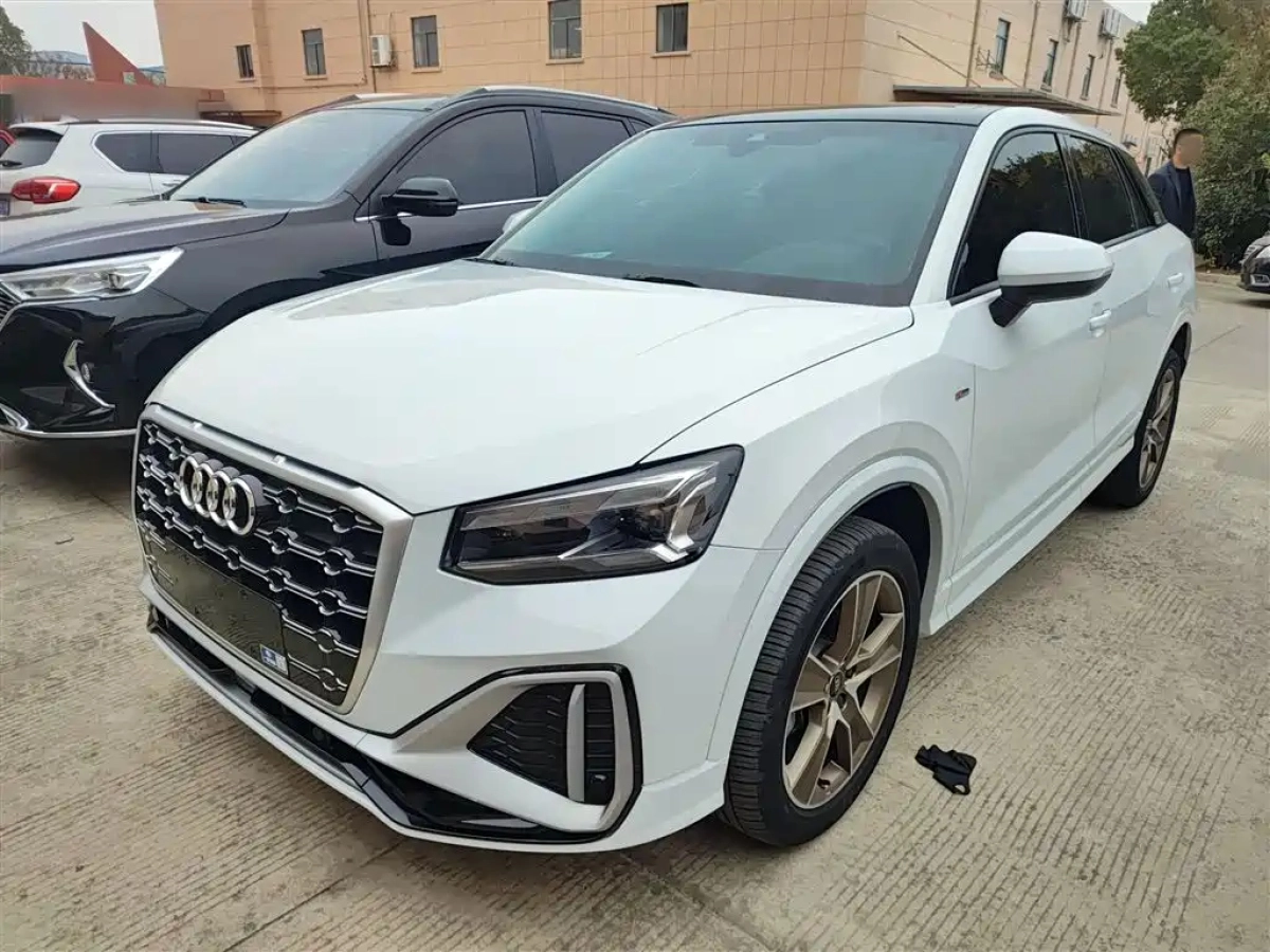 AUDI Q2L