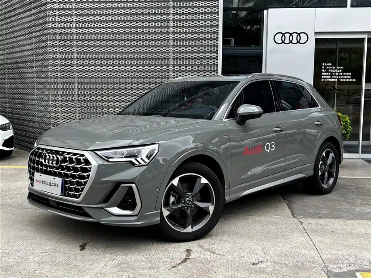 AUDI Q3