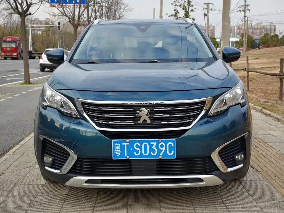 PEUGEOT 5008