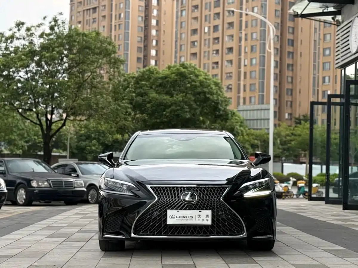 LEXUS LS