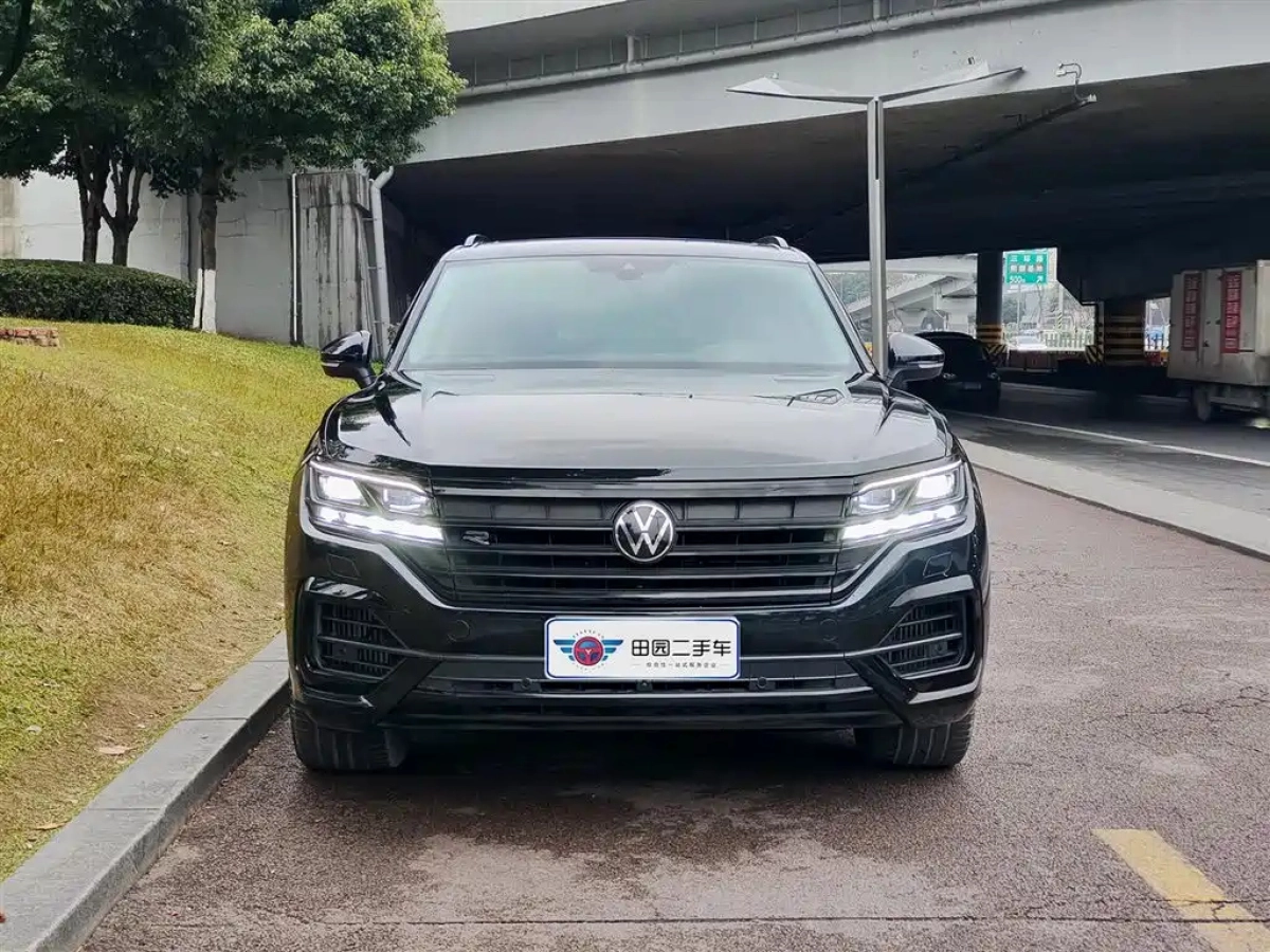 VOLKSWAGEN TOUAREG