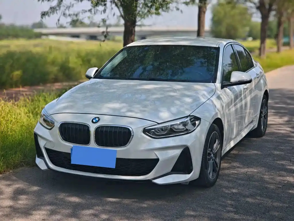 BMW 1-SERIES  2023
