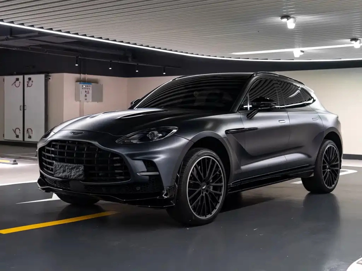 ASTON MARTIN DBX  2024