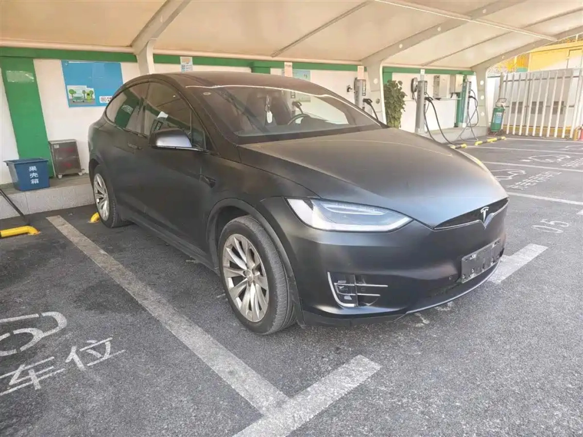 TESLA MODEL X