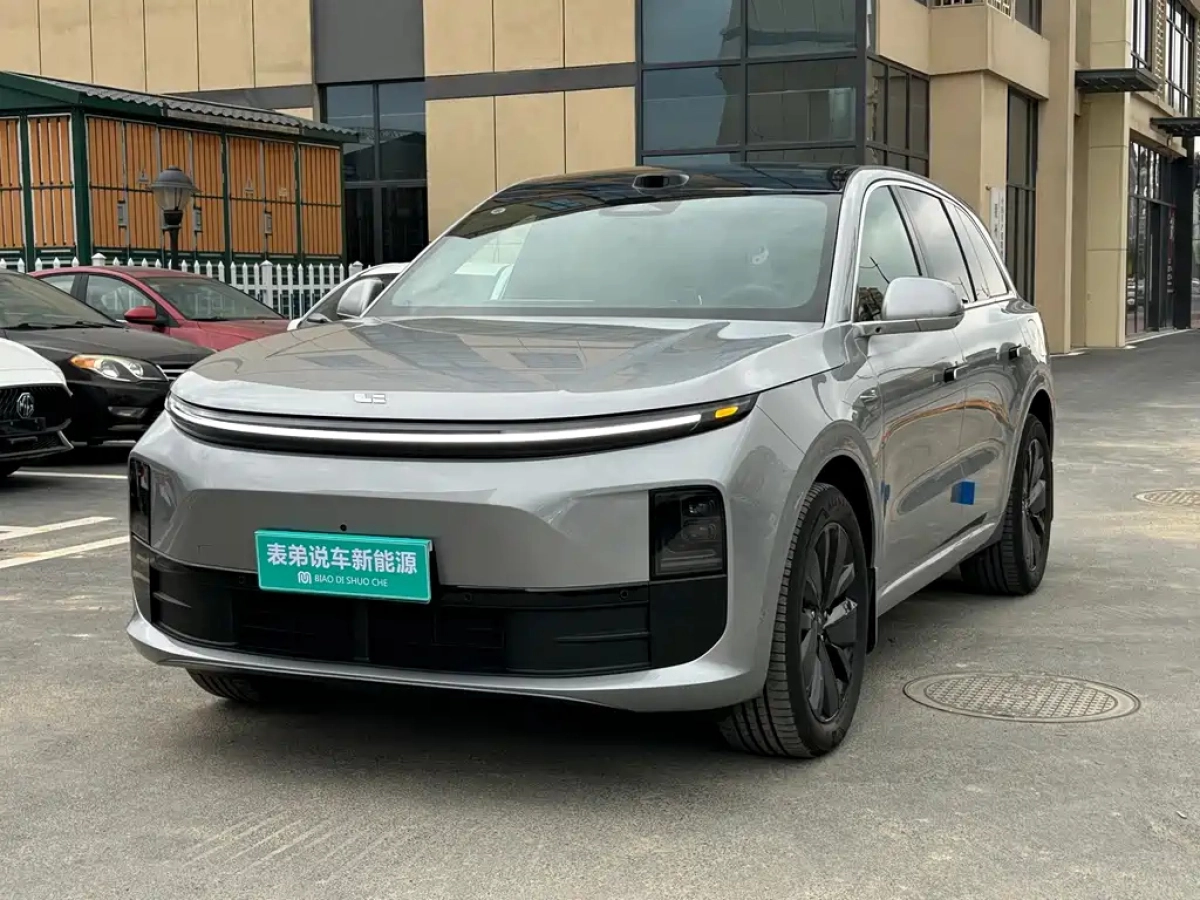 LI AUTO L6  2025