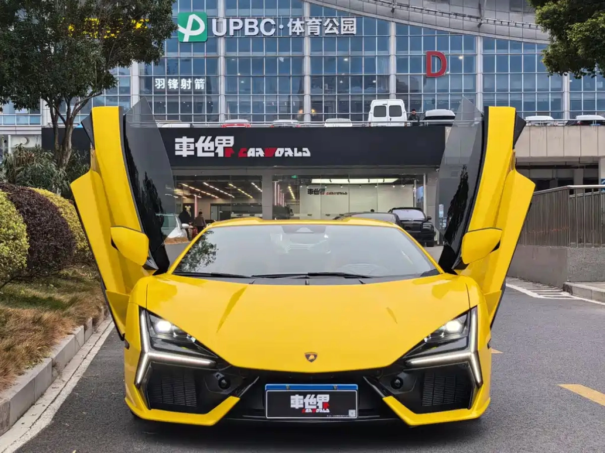 LAMBORGHINI REVUELTO  2025