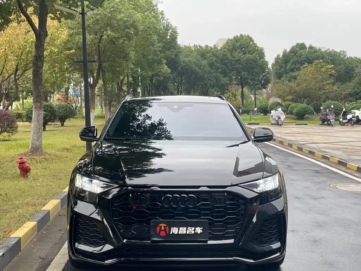 AUDI RS Q8