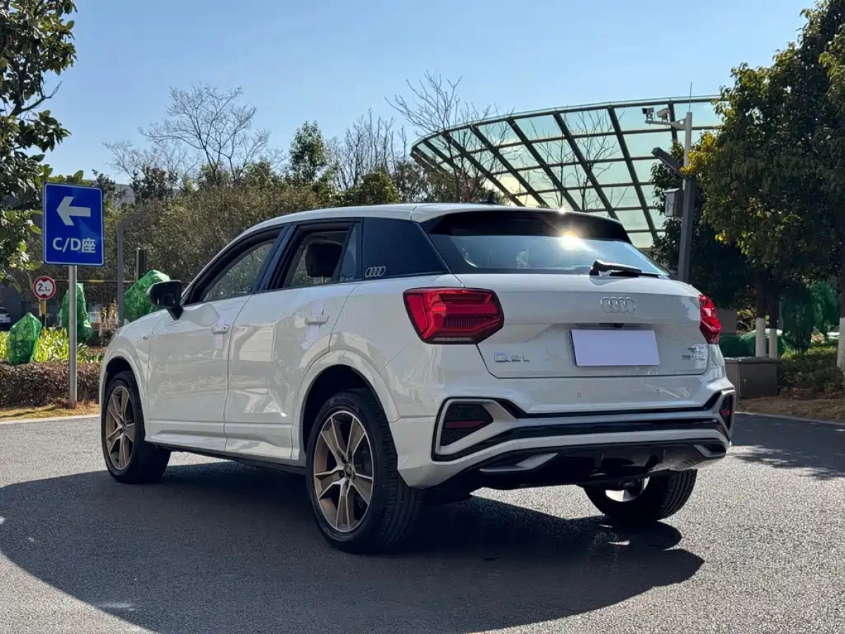 AUDI Q2L