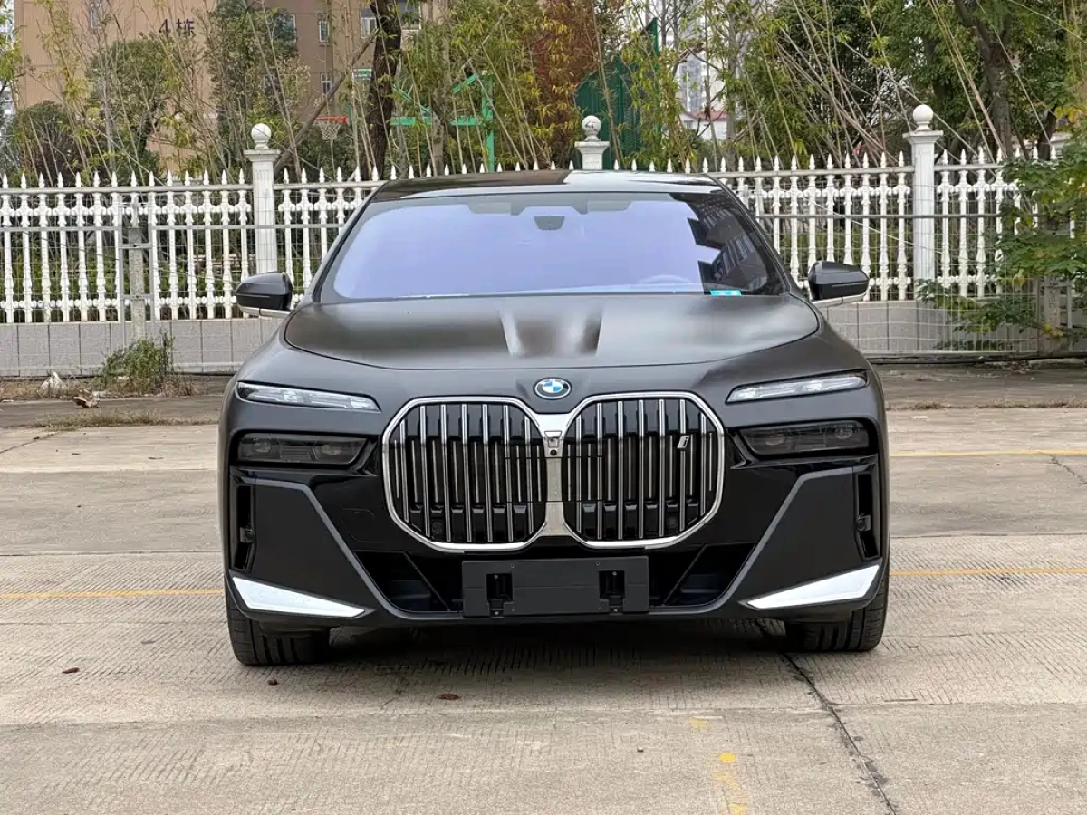 BMW I7