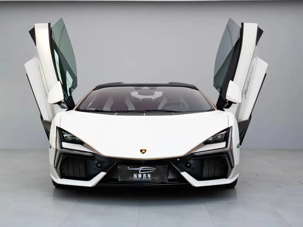LAMBORGHINI REVUELTO  2025