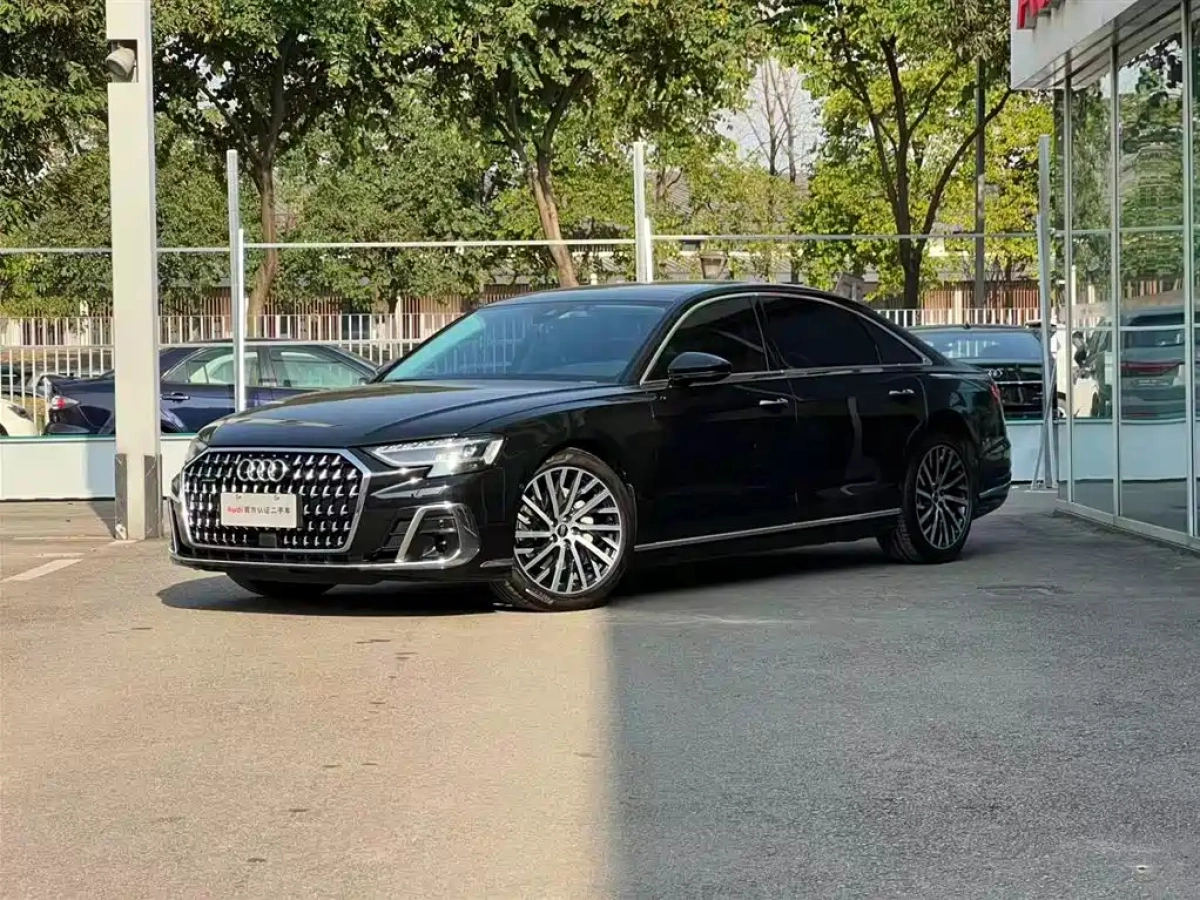 AUDI A8  2025