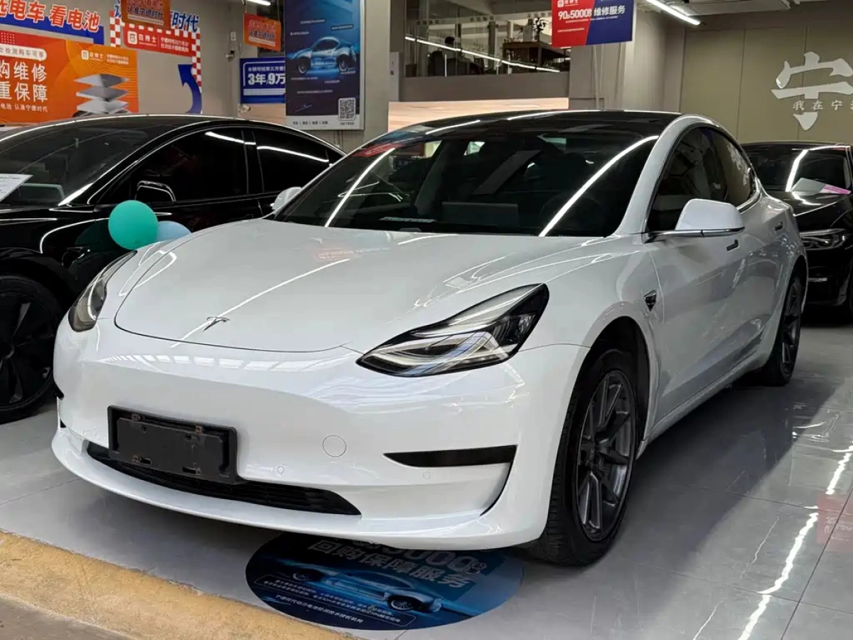 TESLA MODEL 3