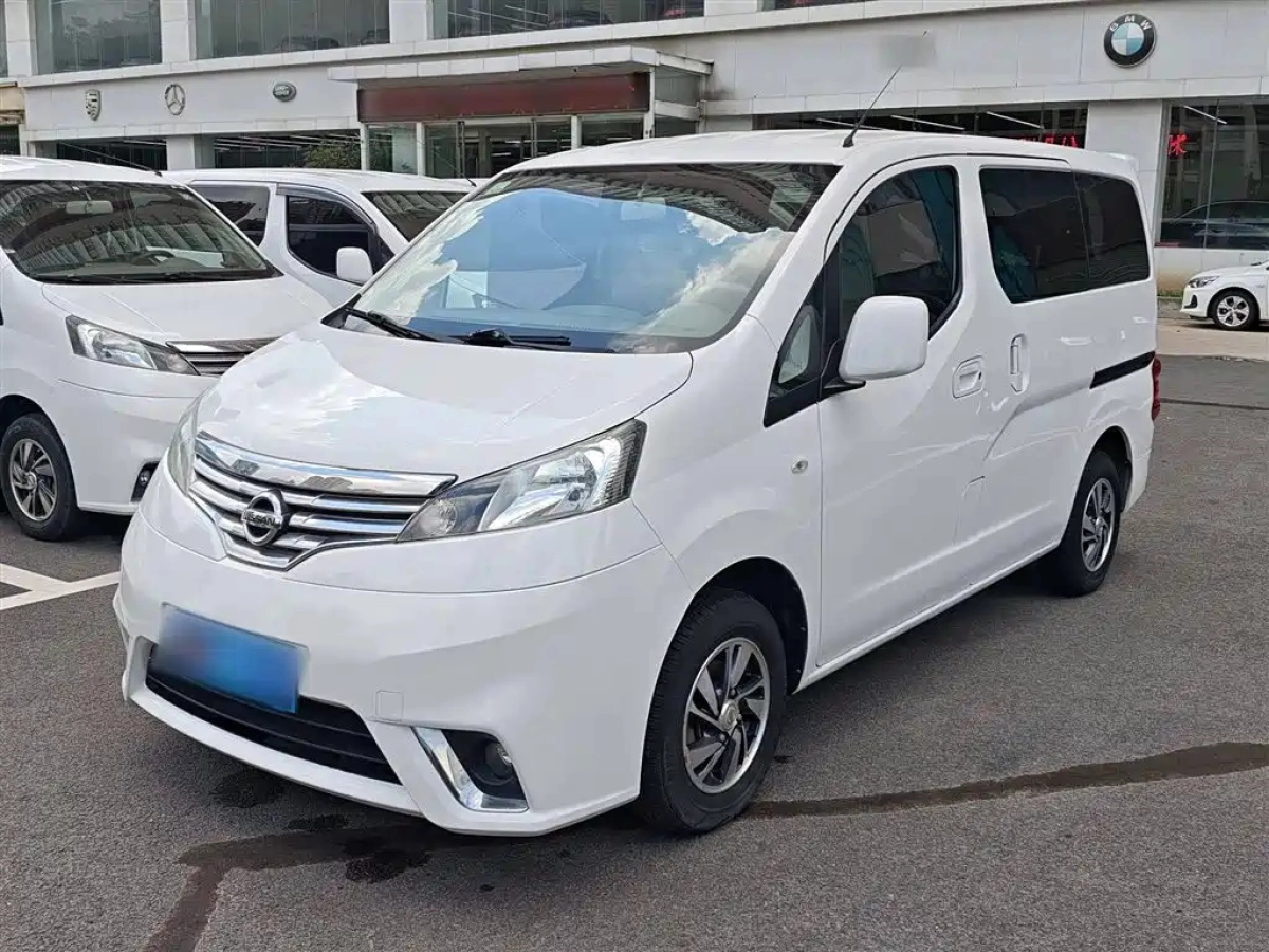 NISSAN NV200